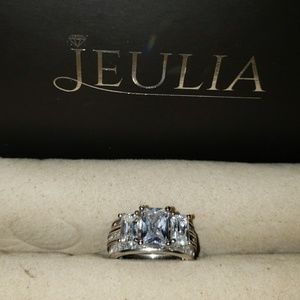 JEULIA White Sapphire/CZ Wedding Set